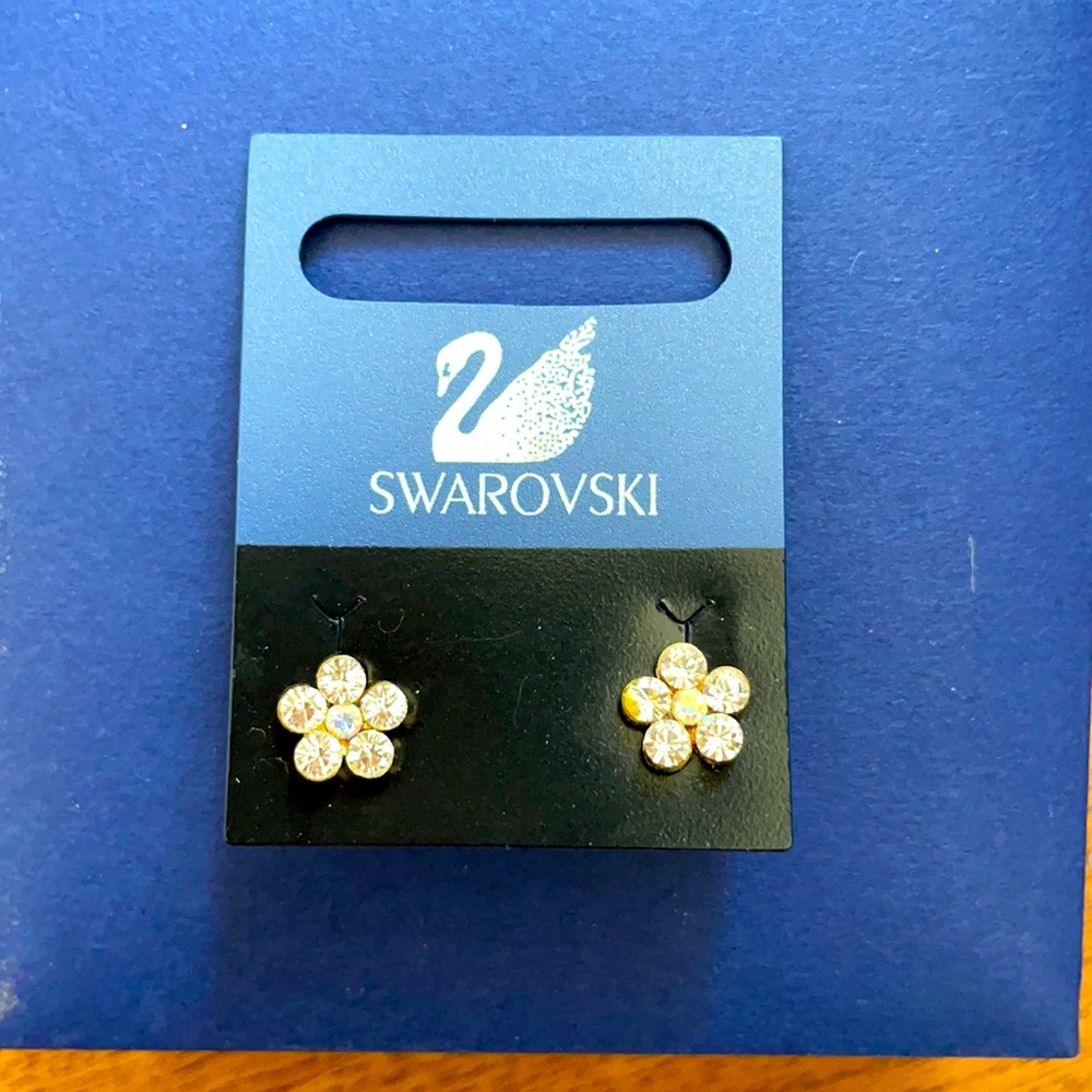 Classic Swarovski stud earrings’NEW’